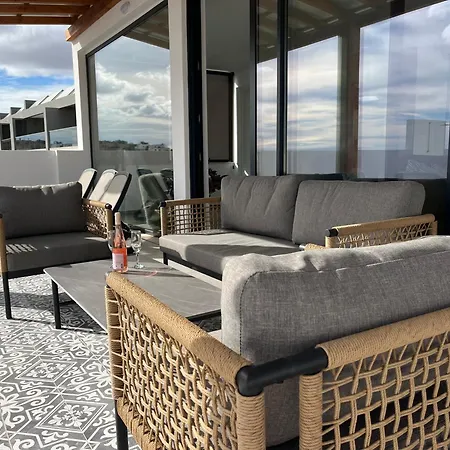 Ocean View By Charmes Penthouse Apartmán